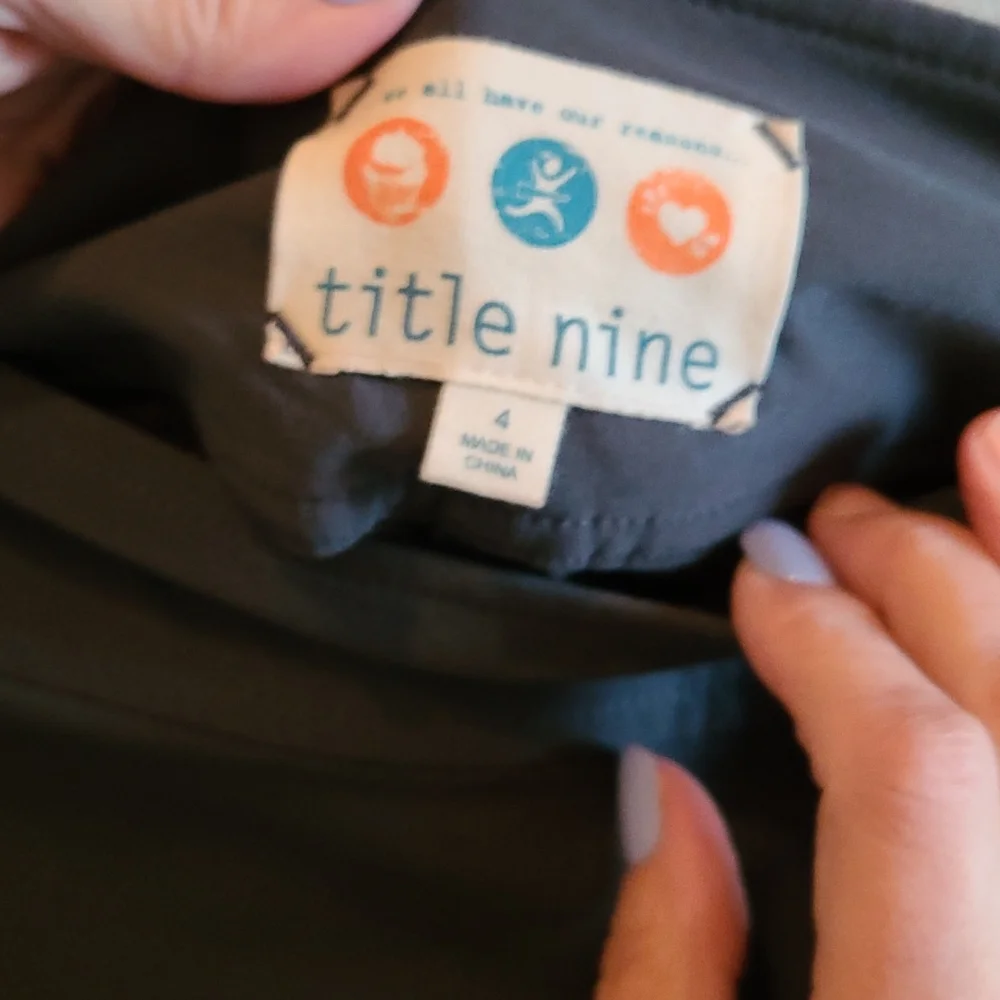 Title nine skirt size 4 gray - Picture 4 of 5